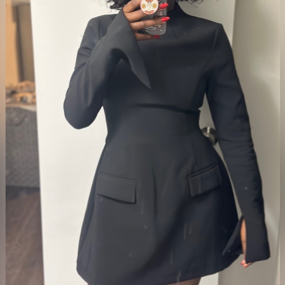 ODD MUSE THE ULTIMATE MUSE SPLIT SLEEVE MINI
DRESS - BLACK - Picture 12 of 13